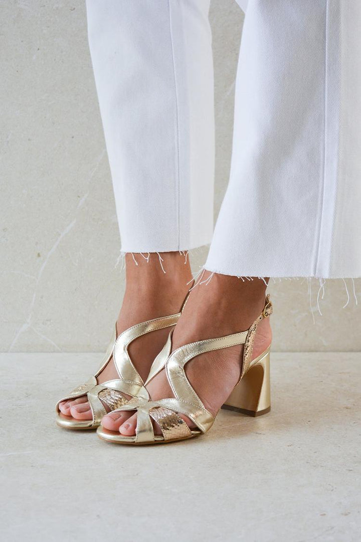Erika - Peep toe sandály v lesklém provedení