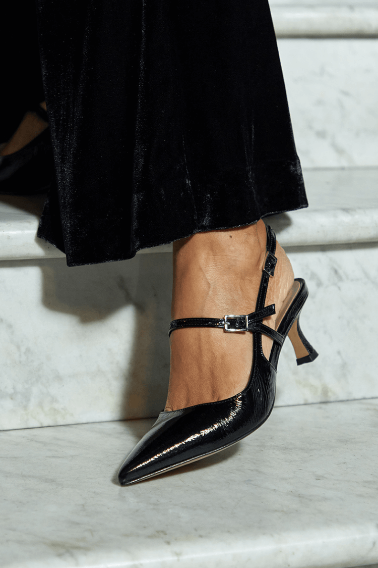 Ivone - Slingback boty v lesklé černé