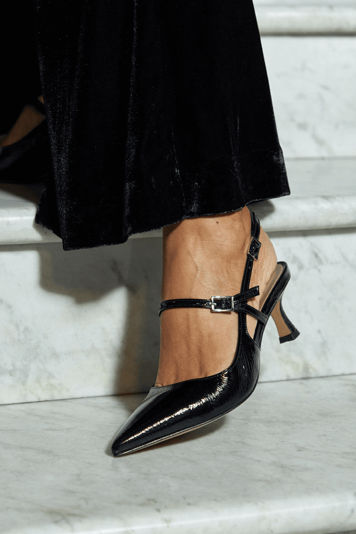 Ivone - Slingback boty v lesklé černé
