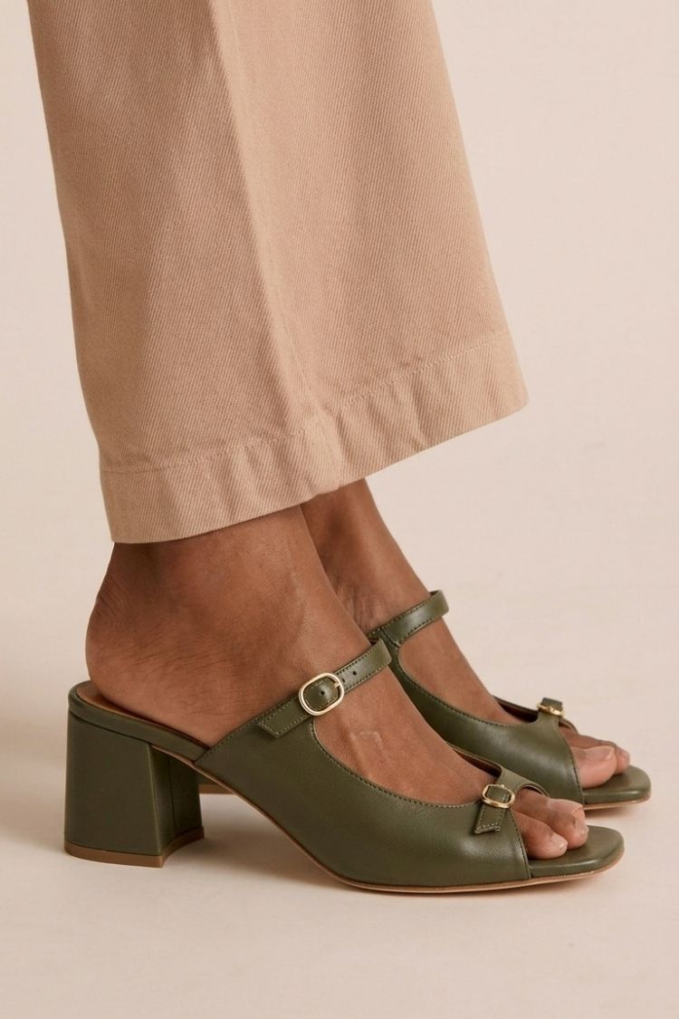 Hermelinda - Slingback boty v zlaté