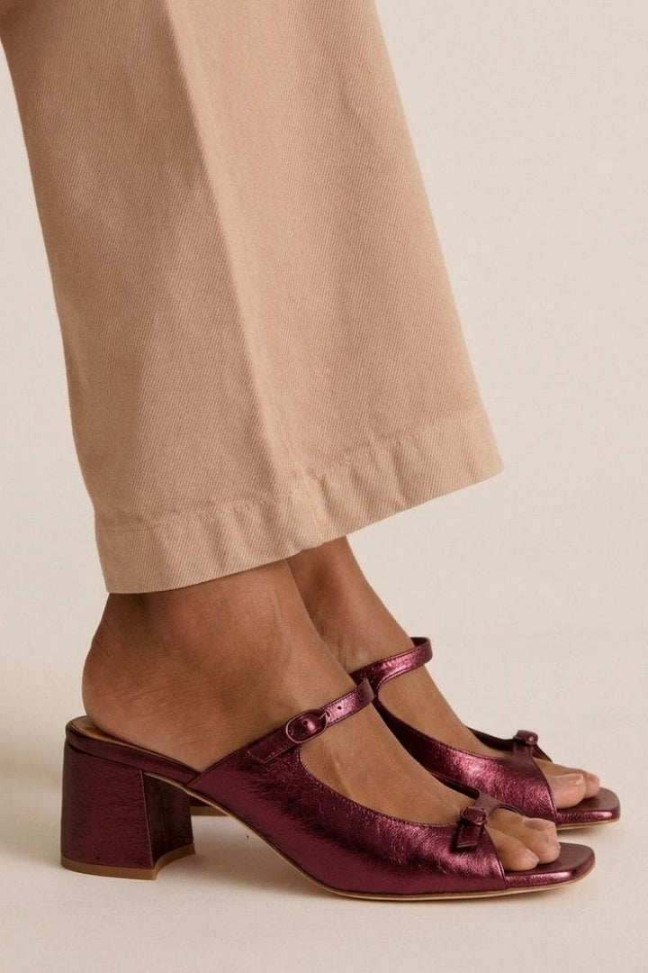 Hermelinda - Slingback boty v zlaté
