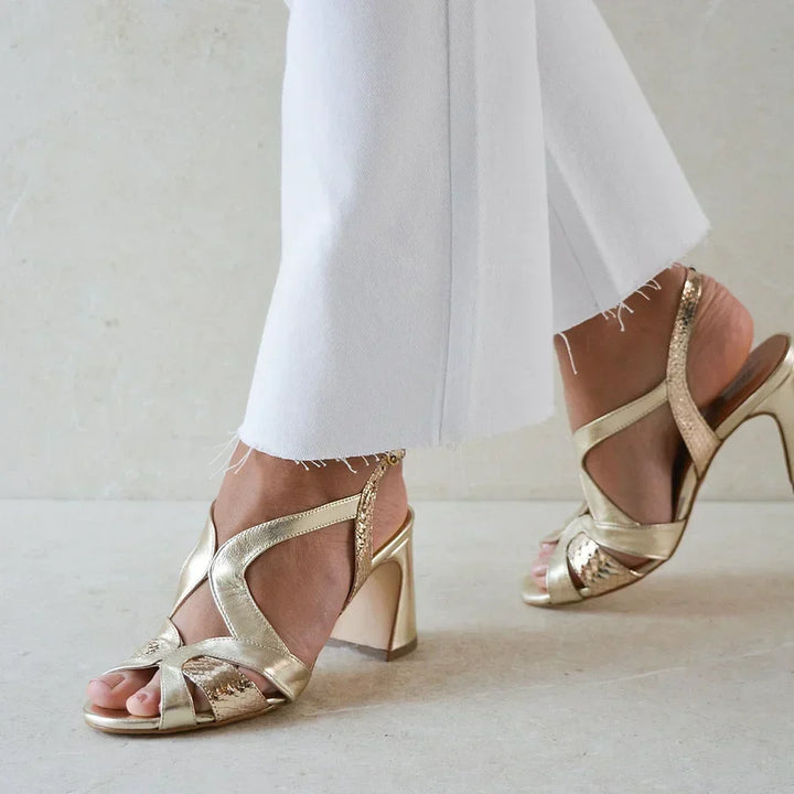 Erika - Peep toe sandály v lesklém provedení