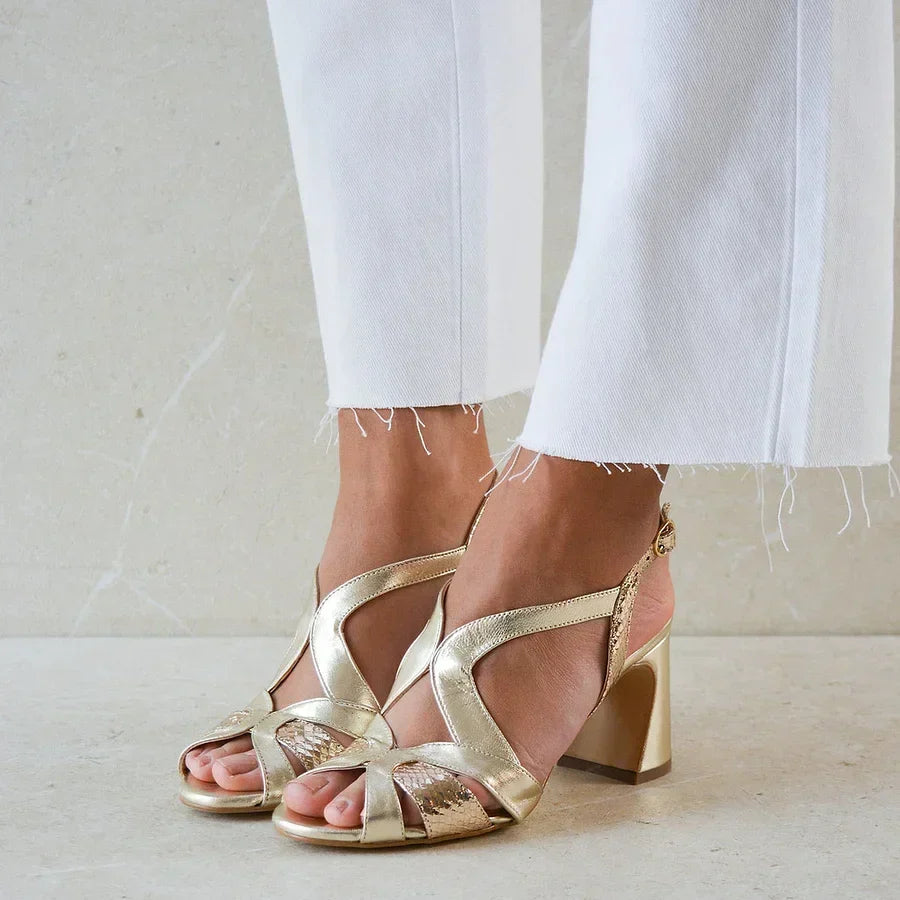 Erika - Peep toe sandály v lesklém provedení