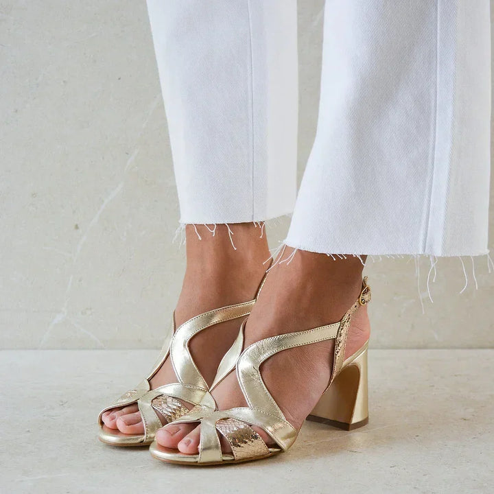 Erika - Peep toe sandály v lesklém provedení